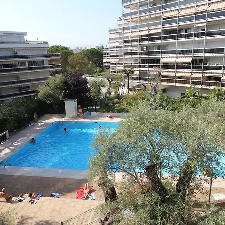 Le Corinthe Αντίμπ